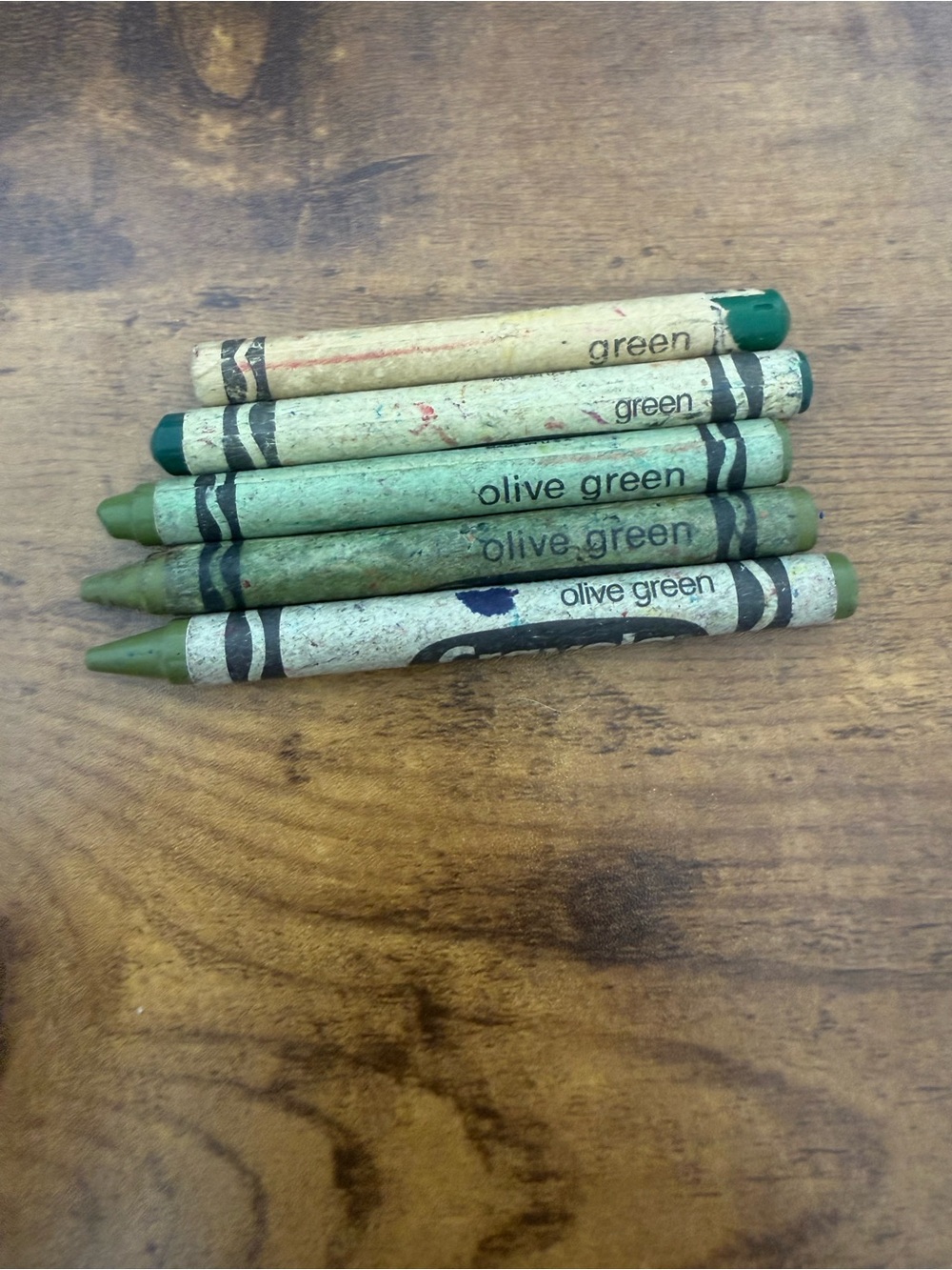 Set of vintage / collectible / discontinued Crayola crayons - greens